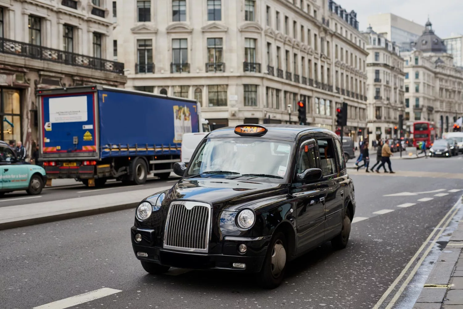 London Taxi And Private Hire TPH/204