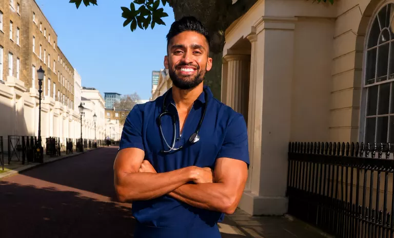 Gogodoc private GP reviewing an online consultation